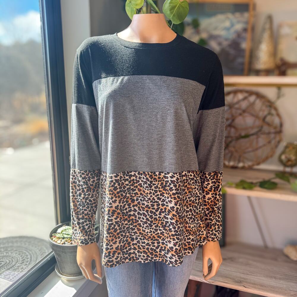 NWT, Sunshine & Rodeos Leopard Print Color Block Long Sleeve Top Women's Medium